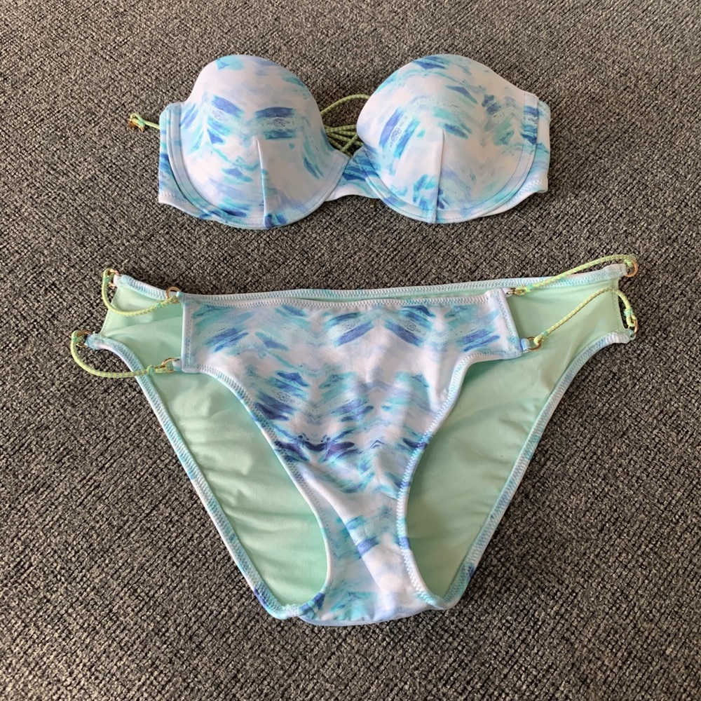 VS Bikini - 34B top, M bottom